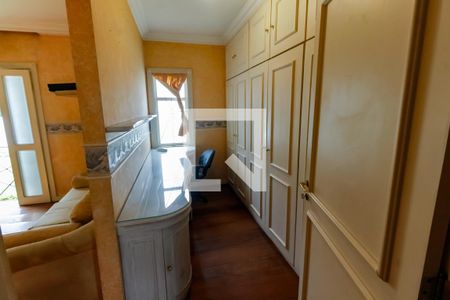 Casa à venda com 650m², 4 quartos e 6 vagasArmários - Suíte 2