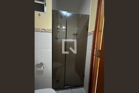 Casa de condomínio à venda com 150m², 3 quartos e 2 vagasBanheiro 2