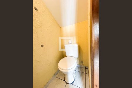 Casa de condomínio à venda com 150m², 3 quartos e 2 vagasLavabo