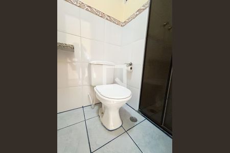 Casa de condomínio à venda com 150m², 3 quartos e 2 vagasBanheiro 2