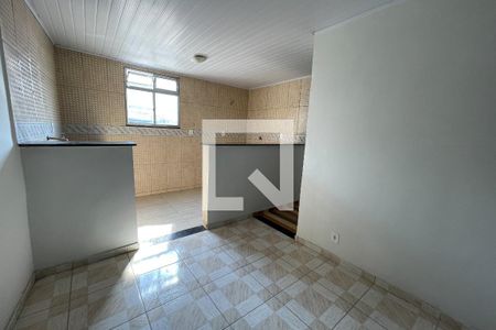 Sala de casa para alugar com 1 quarto, 35m² em Jardim Olavo Bilac, Duque de Caxias