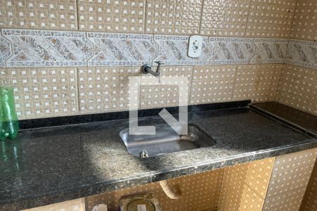 Cozinha de casa para alugar com 1 quarto, 35m² em Jardim Olavo Bilac, Duque de Caxias