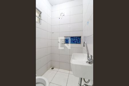 Casa à venda com 30m², 2 quartos e sem vaga Casa à venda com 30m², 2 quartos e sem vagaBanheiro