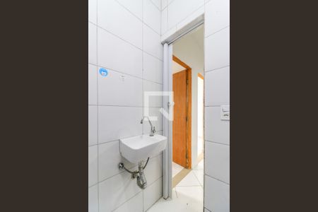 Casa à venda com 30m², 2 quartos e sem vaga Casa à venda com 30m², 2 quartos e sem vagaBanheiro