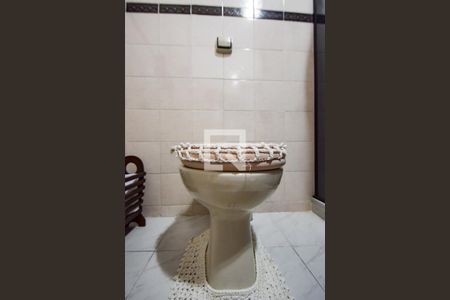 Casa à venda com 353m², 5 quartos e 6 vagasBanheiro do Quarto 2 - Suíte