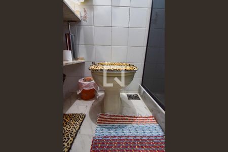 Casa à venda com 353m², 5 quartos e 6 vagasBanheiro do Quarto 1 - Suíte