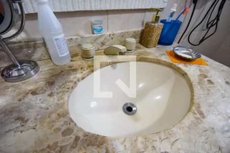 Casa à venda com 353m², 5 quartos e 6 vagasBanheiro do Quarto 2 - Suíte