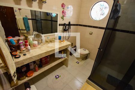 Casa à venda com 353m², 5 quartos e 6 vagasBanheiro do Quarto 2 - Suíte