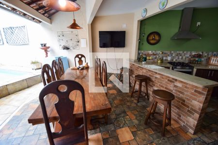 Casa à venda com 353m², 5 quartos e 6 vagasÁrea gourmet