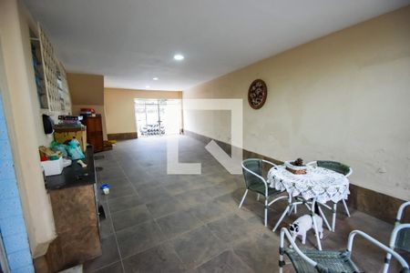 Casa à venda com 353m², 5 quartos e 6 vagasGaragem