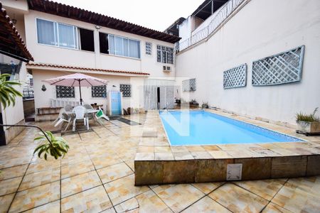 Casa à venda com 353m², 5 quartos e 6 vagasPiscina