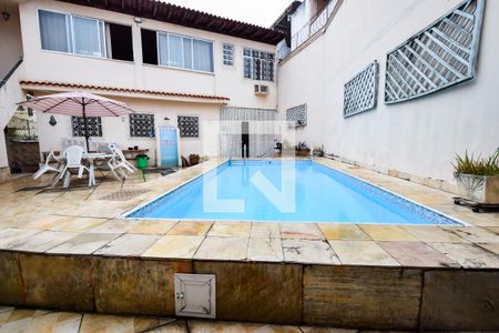 Casa à venda com 353m², 5 quartos e 6 vagasPiscina