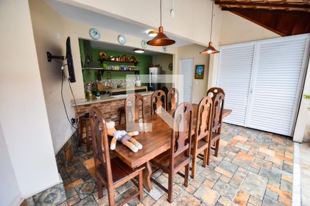 Casa à venda com 353m², 5 quartos e 6 vagasÁrea gourmet