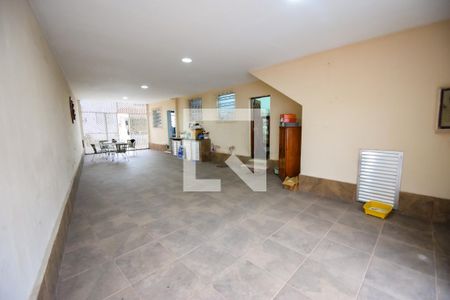 Casa à venda com 353m², 5 quartos e 6 vagasGaragem
