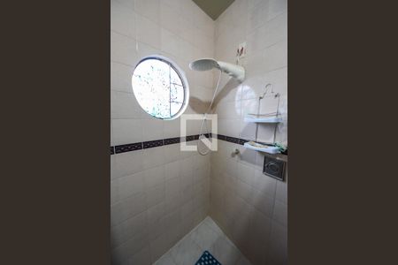 Casa à venda com 353m², 5 quartos e 6 vagasBanheiro do Quarto 2 - Suíte