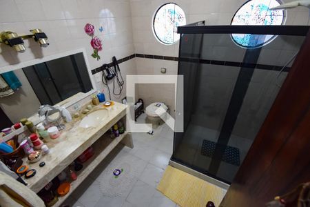 Casa à venda com 353m², 5 quartos e 6 vagasBanheiro do Quarto 2 - Suíte