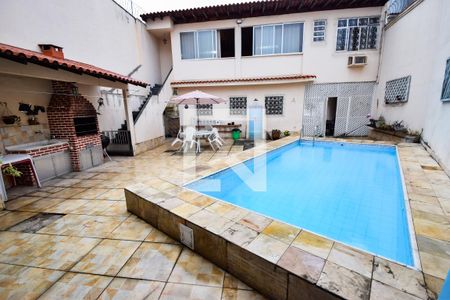 Casa à venda com 353m², 5 quartos e 6 vagasPiscina