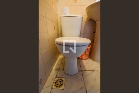 Casa à venda com 353m², 5 quartos e 6 vagasBanheiro Quintal