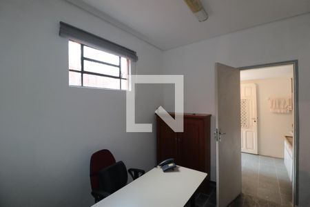 Casa à venda com 135m², 1 quarto e 2 vagasEscritório