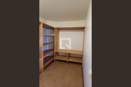 Casa para alugar com 456m², 3 quartos e 4 vagasCloset da suíte 3