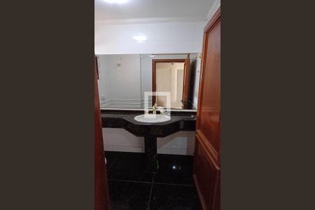 Casa para alugar com 456m², 3 quartos e 4 vagasBanheiro social 1