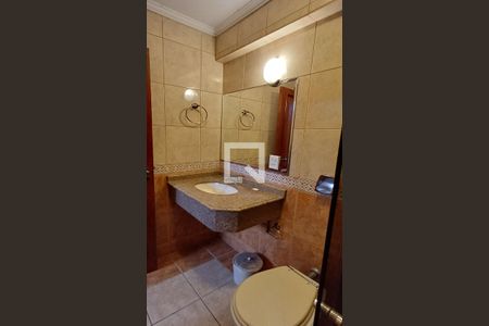 Casa para alugar com 456m², 3 quartos e 4 vagasBanheiro social 2