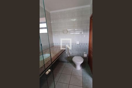 Casa para alugar com 456m², 3 quartos e 4 vagasBanheiro da Suíte 2