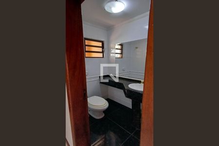 Casa para alugar com 456m², 3 quartos e 4 vagasBanheiro social 1