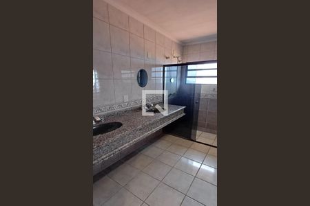 Casa para alugar com 456m², 3 quartos e 4 vagasBanheiro da Suíte1