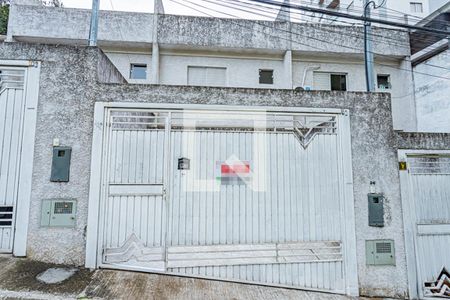 Casa para alugar com 120m², 2 quartos e 2 vagasFachada