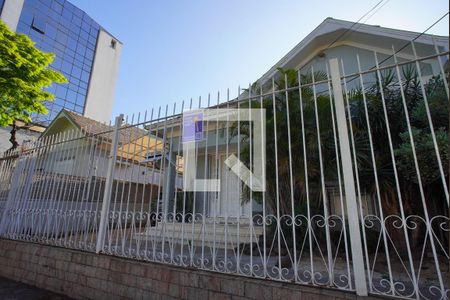 Casa para alugar com 309m², 4 quartos e 4 vagasFachada