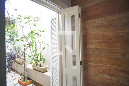 Casa à venda com 260m², 3 quartos e 2 vagasQuarto 1 - Suíte - Varanda