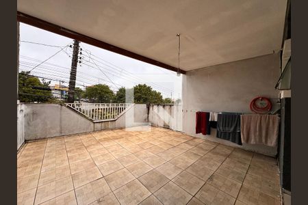 Casa à venda com 172m², 3 quartos e 2 vagas Casa à venda com 172m², 3 quartos e 2 vagasVaranda