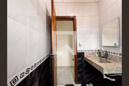 Casa à venda com 172m², 3 quartos e 2 vagas Casa à venda com 172m², 3 quartos e 2 vagasBanheiro 1