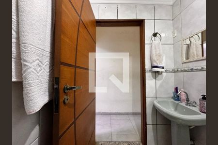 Casa à venda com 172m², 3 quartos e 2 vagas Casa à venda com 172m², 3 quartos e 2 vagasBanheiro 2