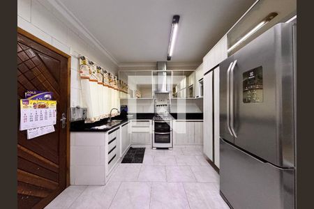 Casa à venda com 172m², 3 quartos e 2 vagas Casa à venda com 172m², 3 quartos e 2 vagasCozinha