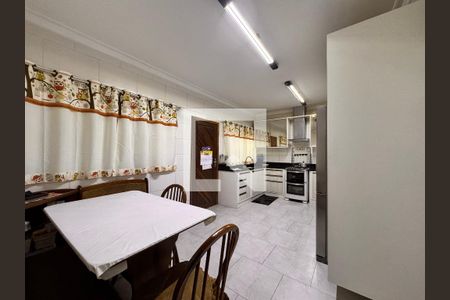 Casa à venda com 172m², 3 quartos e 2 vagas Casa à venda com 172m², 3 quartos e 2 vagasCozinha