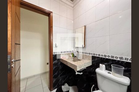 Casa à venda com 172m², 3 quartos e 2 vagas Casa à venda com 172m², 3 quartos e 2 vagasBanheiro 1