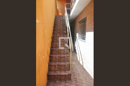 Casa à venda com 130m², 3 quartos e 2 vagasDetalhe - Escada Externa