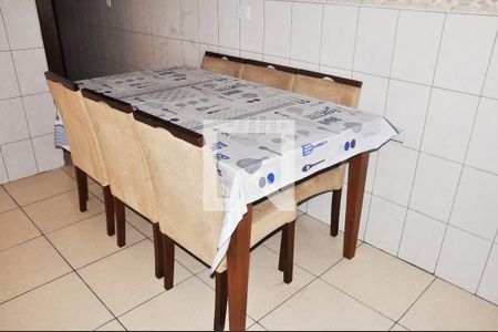 Casa à venda com 130m², 3 quartos e 2 vagasDetalhe - Cozinha