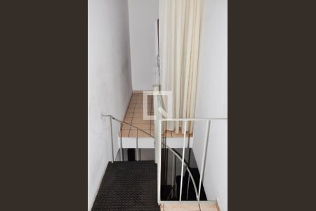 Casa à venda com 130m², 3 quartos e 2 vagasDetalhe - Escada