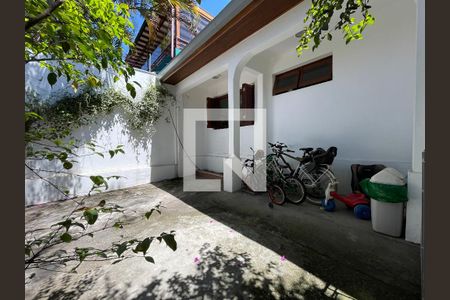 Casa à venda com 157m², 5 quartos e 2 vagas Casa à venda com 157m², 5 quartos e 2 vagasGaragem