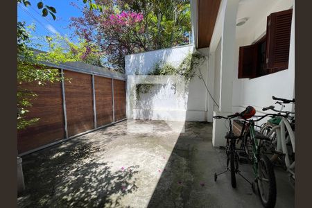 Casa à venda com 157m², 5 quartos e 2 vagas Casa à venda com 157m², 5 quartos e 2 vagasGaragem