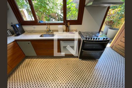 Casa à venda com 157m², 5 quartos e 2 vagas Casa à venda com 157m², 5 quartos e 2 vagasCozinha