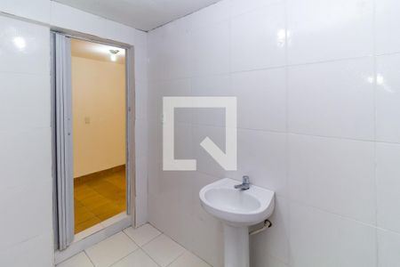 Banheiro de casa para alugar com 1 quarto, 70m² em Vila Ema, São Paulo