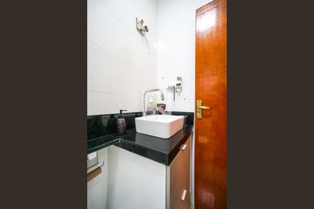 Casa à venda com 75m², 2 quartos e 2 vagasBanheiro