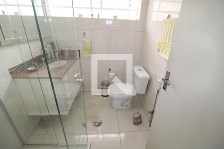 Casa à venda com 180m², 4 quartos e 3 vagasBanheiro 2