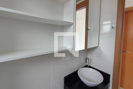 Banheiro de apartamento à venda com 2 quartos, 43m² em Parque Industrial, Campinas