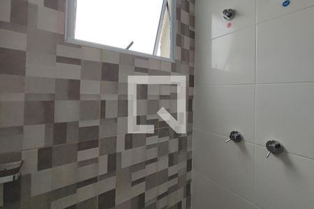 Banheiro de apartamento à venda com 2 quartos, 43m² em Parque Industrial, Campinas