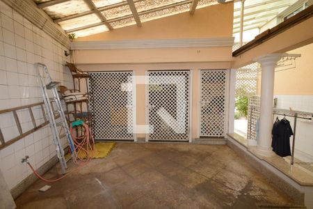 Casa à venda com 1100m², 4 quartos e 5 vagasÁrea de Serviço 2 e gerador 